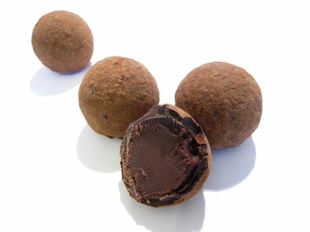Конфеты essen truffle. Конфеты трюфель с начинкой. Шоколадные трюфели. Домашние трюфельные конфеты. Эстонские конфеты.