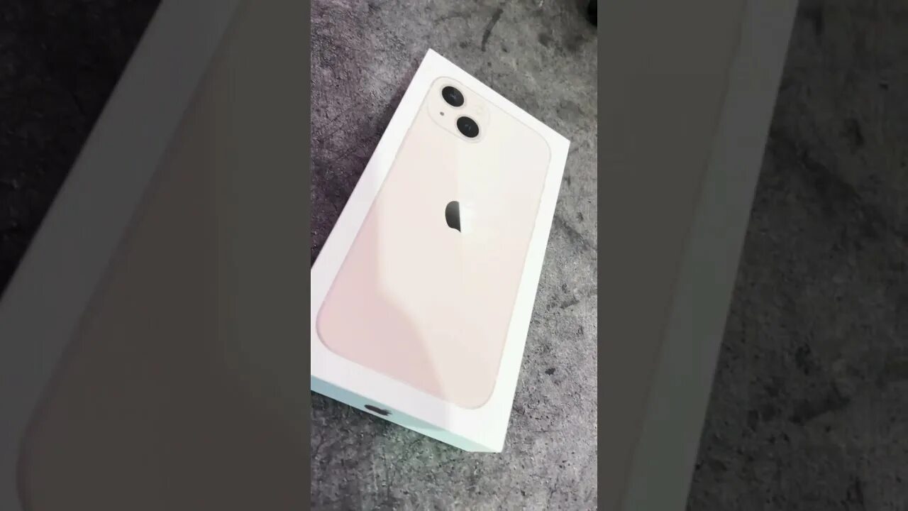 Айфон 13 новокузнецк. Iphone 13 Pro Max распаковка. Айфон 13 белый распаковка. Распакованный айфон 13. Iphone 14 распаковка.