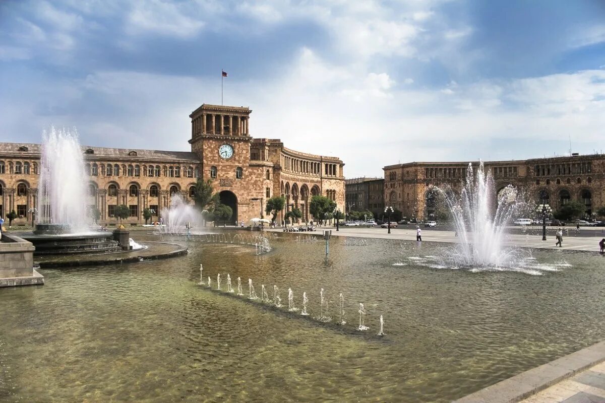 Ереван площадь республики улица. Площадь независимости ереван. Площадь республики ереван. Чебоксары 2010 год фото центр. Площадь республики 2 чебоксары.