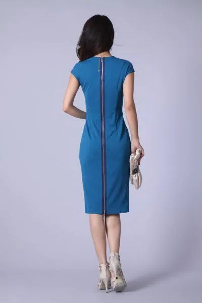 Платье с молнией на спине. Вечернее платье с молнией на спине. Черное платье футляр с открытой спиной. Платье с застежкой на спине. Платье с застежкой на спине.