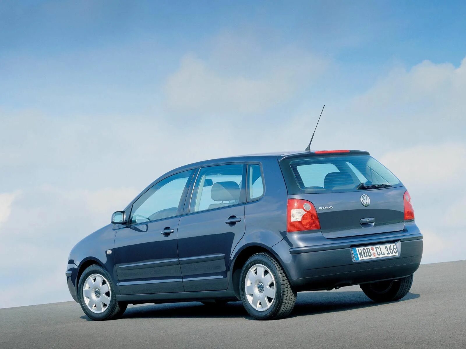 Vw polo 1. Volkswagen polo хэтчбек 2001. Фольксваген поло 4 хэтчбек. 4 3 поколение. Volkswagen polo 1 поколение.