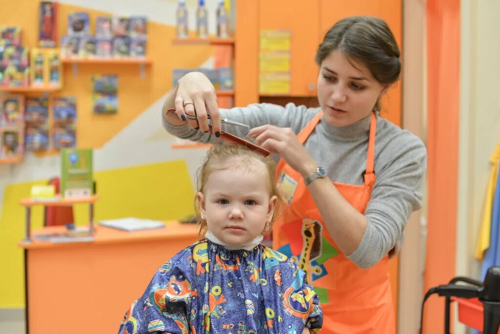 Детская парикмахерская кемерово. Детская парикмахерская кемерово. Парикмахерская кемерово заводской район. Детская парикмахерская космос. Детская парикмахерская баннер.