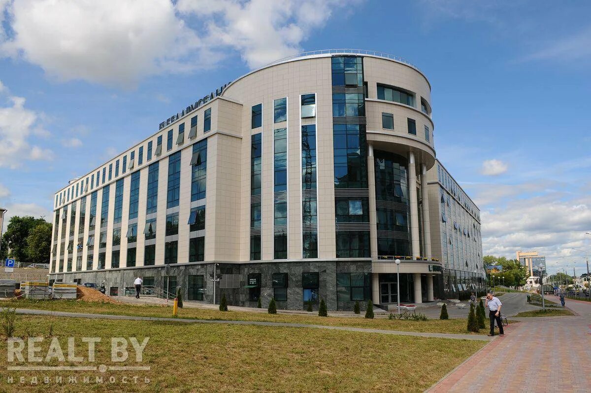 Э. Дзержинский феликс эдмундович памятник. Минск памятник дзержинскому. Заир азгур скульптор. Феликс эдмундович дзержинский.