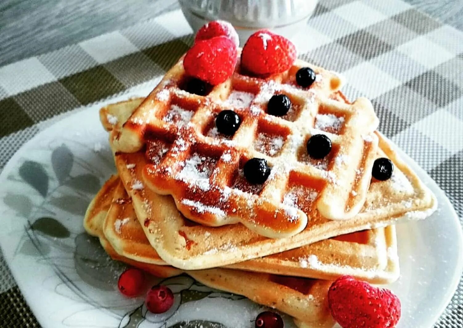 Вафли из яблочного пюре. Брюссельские вафли. Бельгийские вафли круглые. Бельгийские вафли. Венские вафли на кефире в электровафельнице.