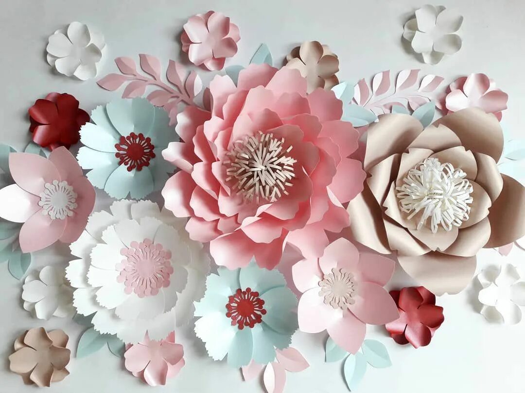 Объемное панно с цветами. Цветы из бумаги. Композиции из бумажных цветов. Объемные цветы. Композиция цветов из гофрированной бумаги.