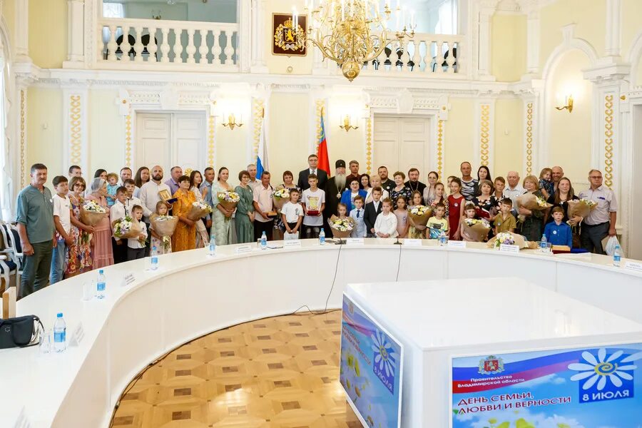 Награждение Клепиковского района праздник семьи верности. День семьи любви и верности праздник в Муроме. Губернатор Вологодской области награждает многодетные семьи. Губернатор Мурома.