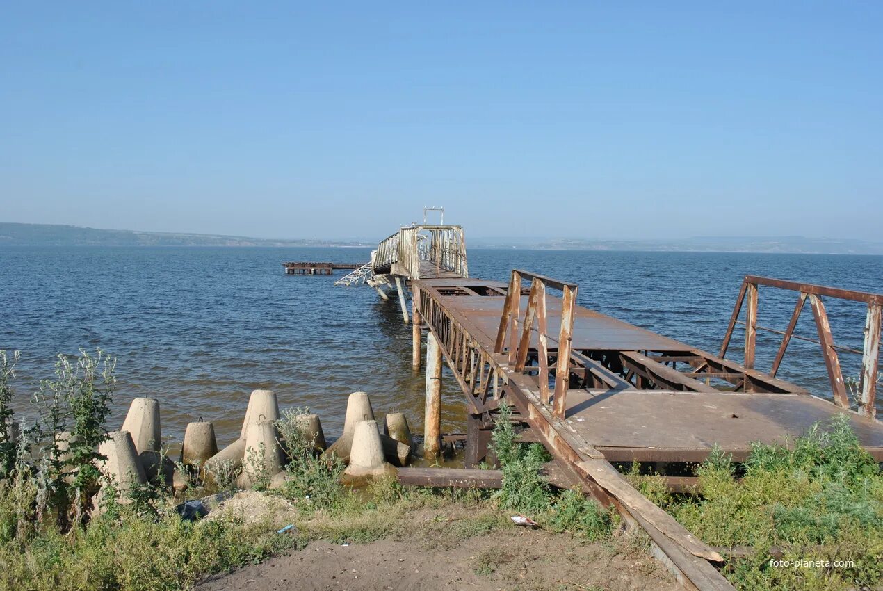 Разрушенная пристань. Старый белый Яр Ульяновск. Пристань старый белый Яр Ульяновская область. Белый Яр Ульяновск Пристань. Ульяновск Пристань.