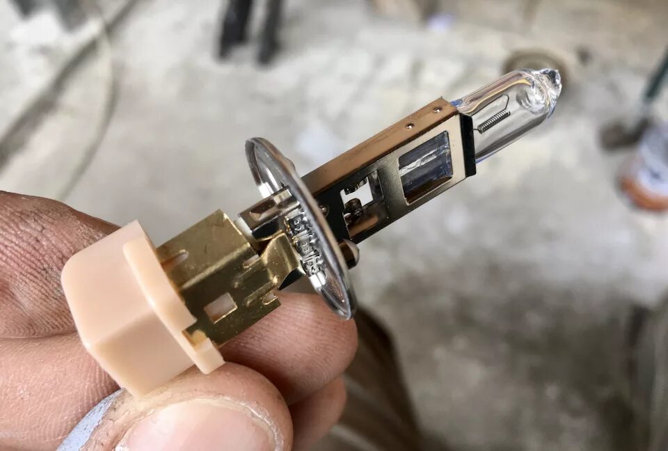 Лампочки ближнего света chery tiggo 4. Лампочка ближнего света чери фора а21. Габаритные лампочки чери м11. Чери фора какие лампочки. Лампа ближнего света чери тигго 4.