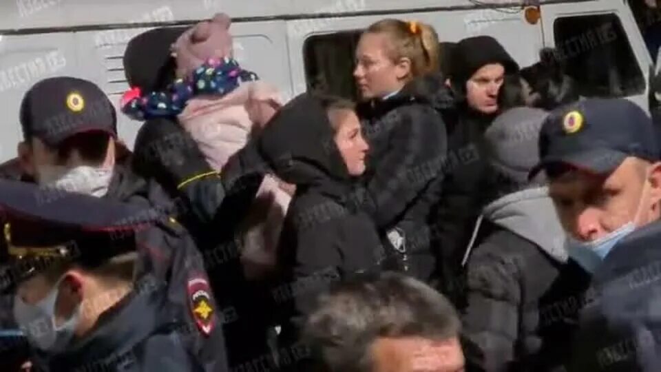 Напавший на ведущую. Напавший на ведущую