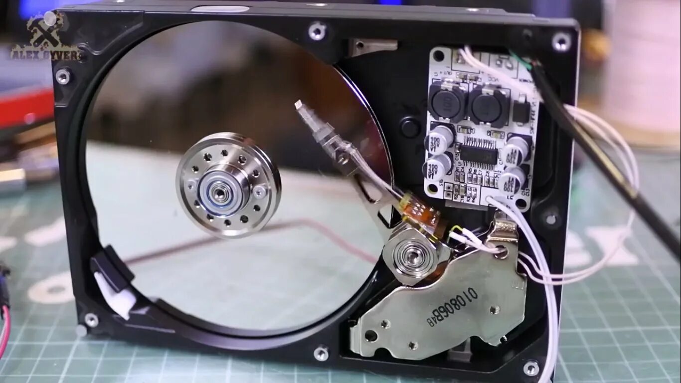 Рулевая машинка из жесткого диска. Внешний жесткий диск своими руками. Шлифовальный станок из hdd. Наждак из жесткого диска sata. Жесткий диск своими руками.