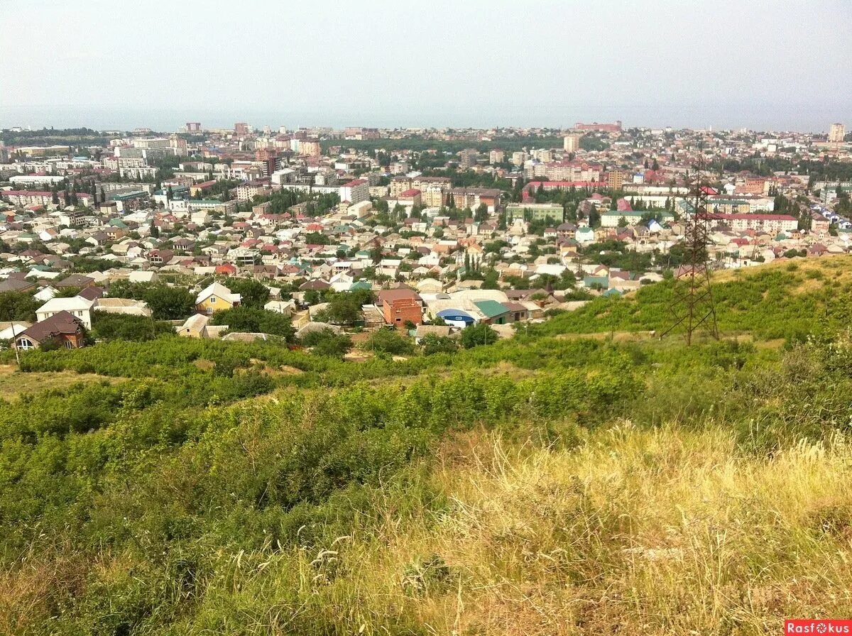 Гора тарки тау. Тарки Тау Махачкала. Вид на Махачкалу с горы Тарки Тау. Тарки Тау Махачкала смотровая площадка.