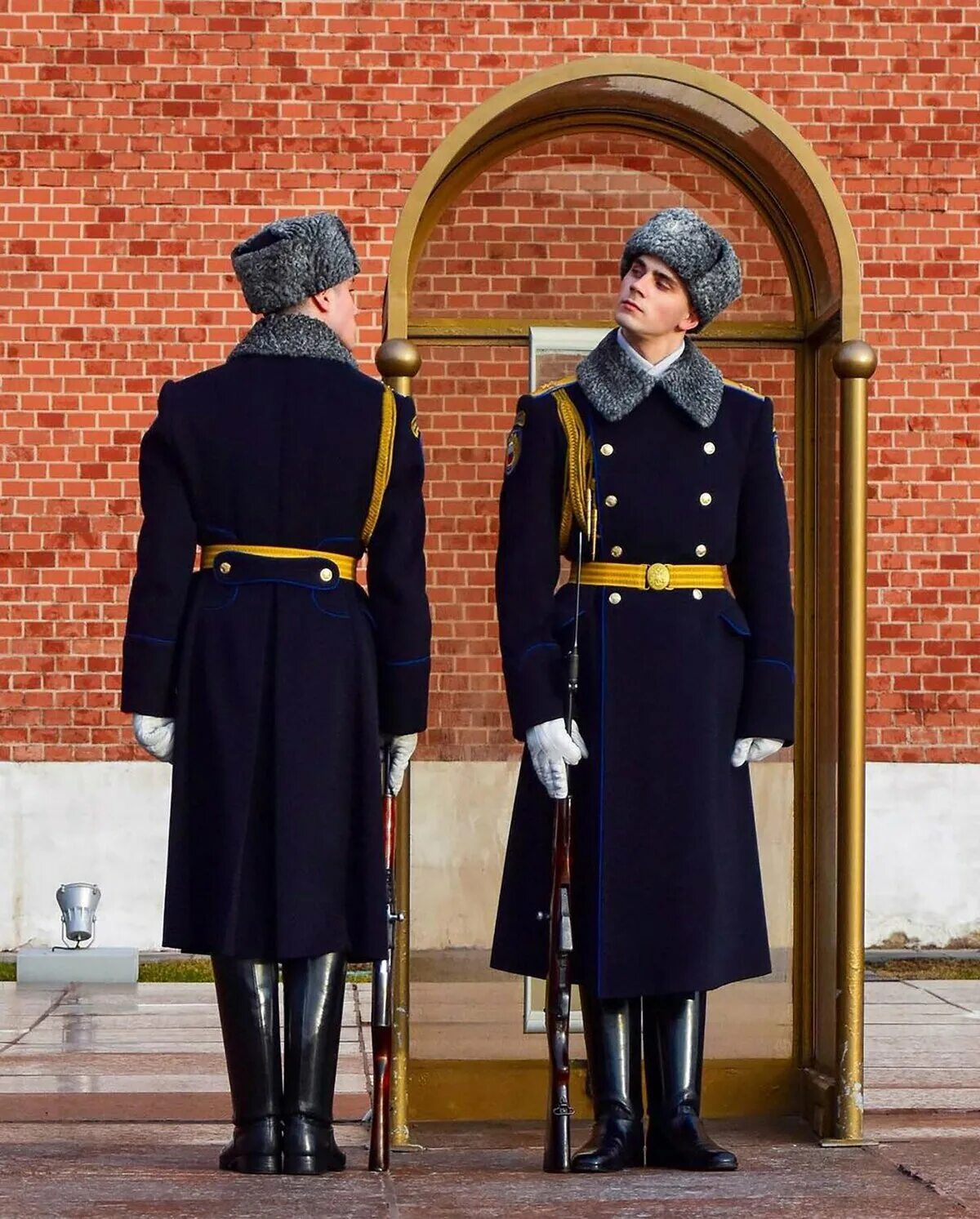 президентский полк рота почетного караула. почетный караул кремля. почётный караул у вечного огня в москве. почетный караул у могилы неизвестного солдата в москве. почётный караул челябинск 1966.