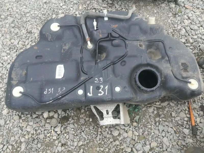 Снять бак с ниссан эльгранд. Бак ниссан теана j31. Топливный бак ниссан теана. Топливный бак ниссан теана j31. Снять топливный бак nissan teana j31.