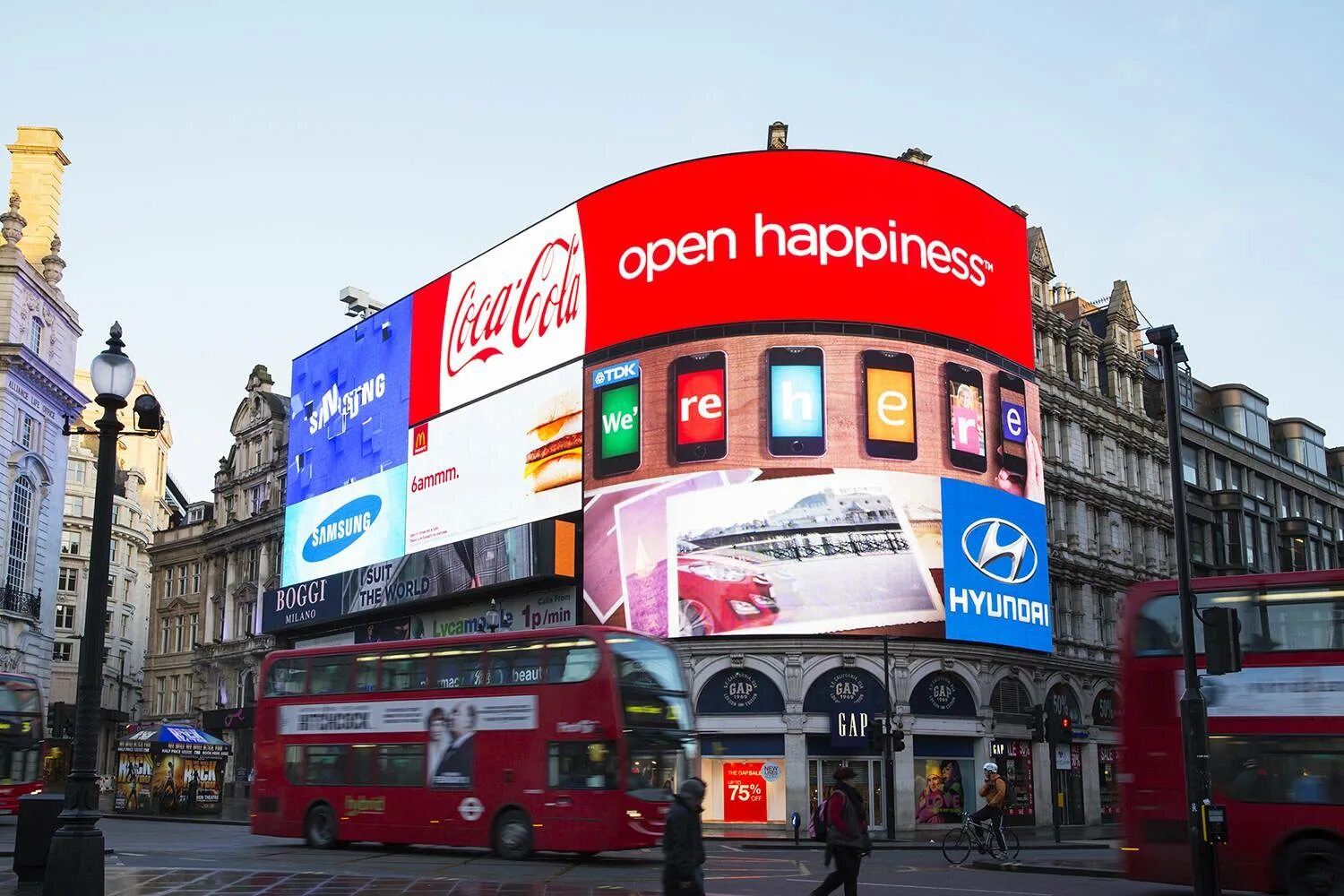 Реклама лондона. Площадь Пикадилли-Серкус. Площадь Пикадилли (Piccadilly Circus). Пикадилли Серкус в Лондоне. Цирк Пикадилли в Лондоне.