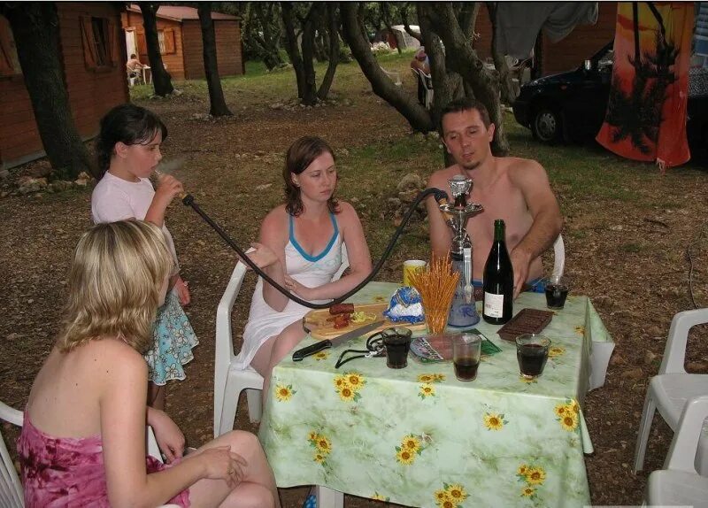 семьи без комплексов видео. семьи без комплексов видео. семьи без комплексов видео. чудики из социальных сетей 18 +. лето в деревне дети.