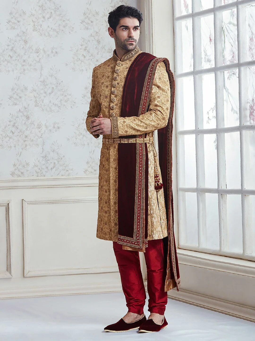 Means wear. Национальная одежда Индии Ширвани. Sherwani. Sherwani Wedding. Свадебный в Шервани Индия.