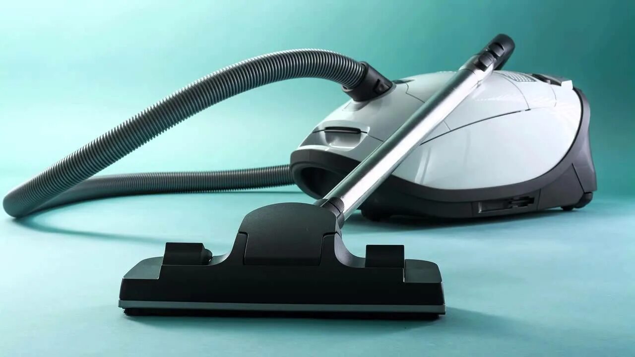 Пылесос supra vcs-2430. Боязнь пылесоса. Пылесос громче. Девушка с пылесосом. Пылесос громче.