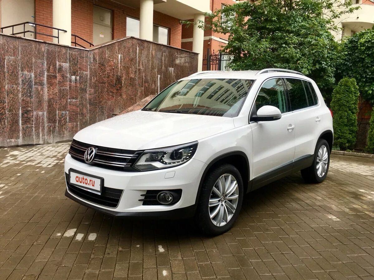 Купить автомобиль фольксваген тигуан. Volkswagen Tiguan i 2012. Volkswagen Tiguan i Рестайлинг. Тигуан белый. Фольксваген Тигуан белый.