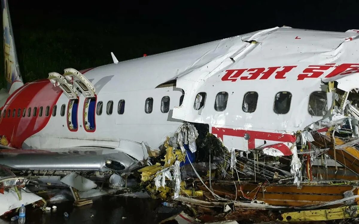 Самолет в 7 вечера. Boeing 747 Air India катастрофа. Катастрофа Boeing 747 Air India экипаж. Катастрофа Boeing 737 в Вашингтоне.