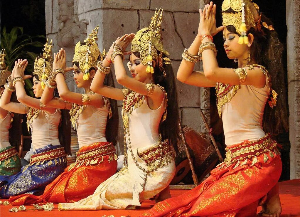 Камбоджа шоу Апсара. Камбоджа танец Апсара. Кхмеры народы Камбоджи. Танцовщица Апсара Камбоджа.