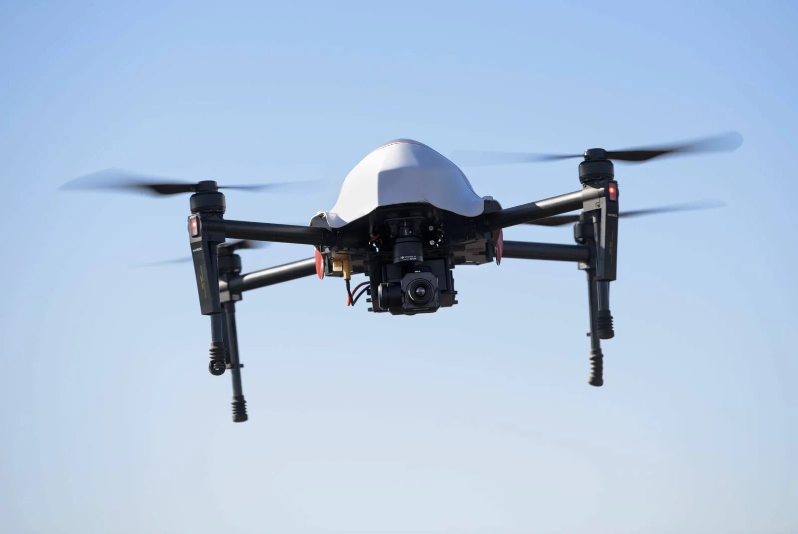 дрон беспилотник. ретрансляторы для дронов. внешний вид квадрокоптера. бпла vsr700. ретрансляторы для дронов.