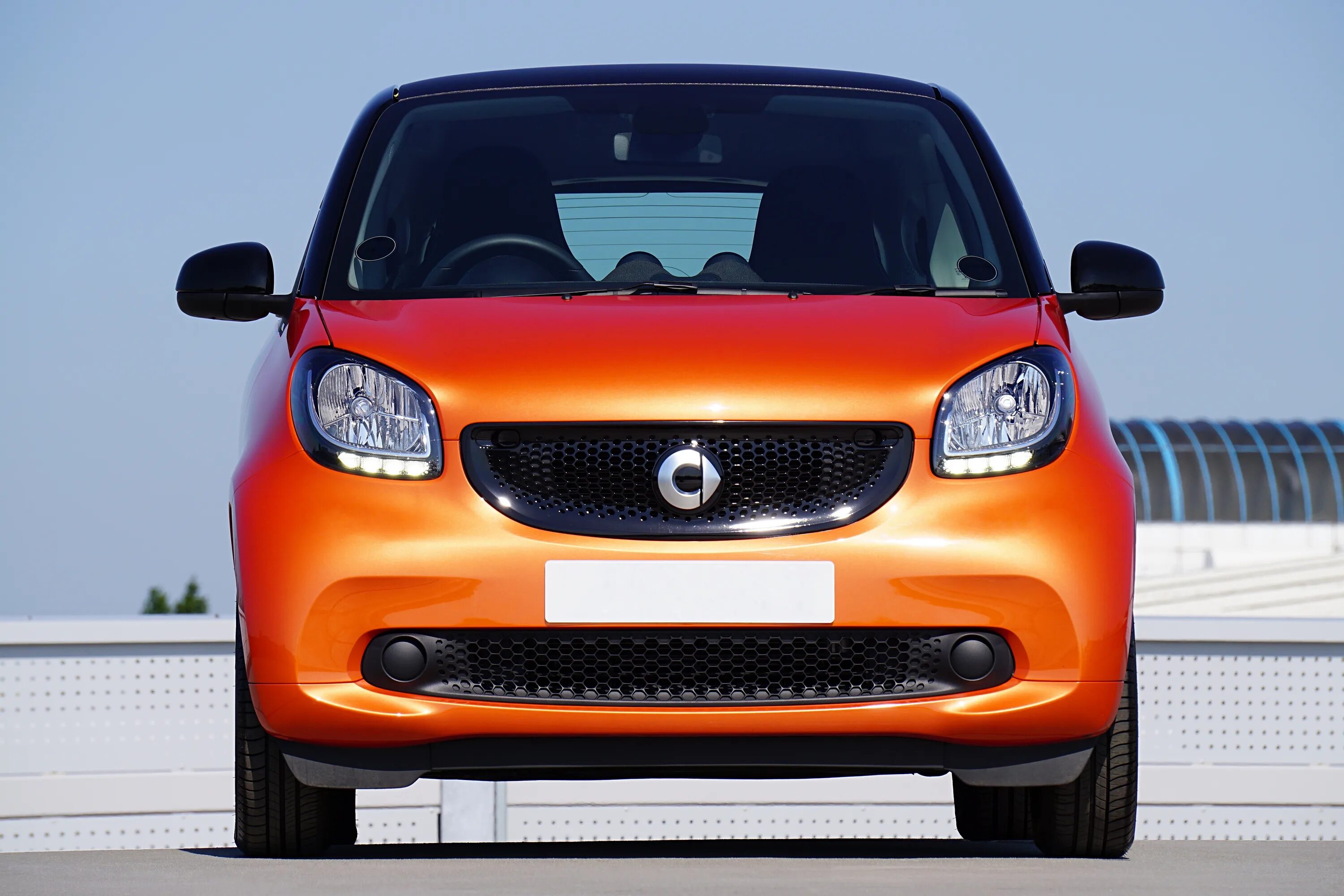 Маленькая машина smart fortwo. Мерседес смарт кабриолет. Small smart. Smart fortwo electric drive 2020. Small smart.