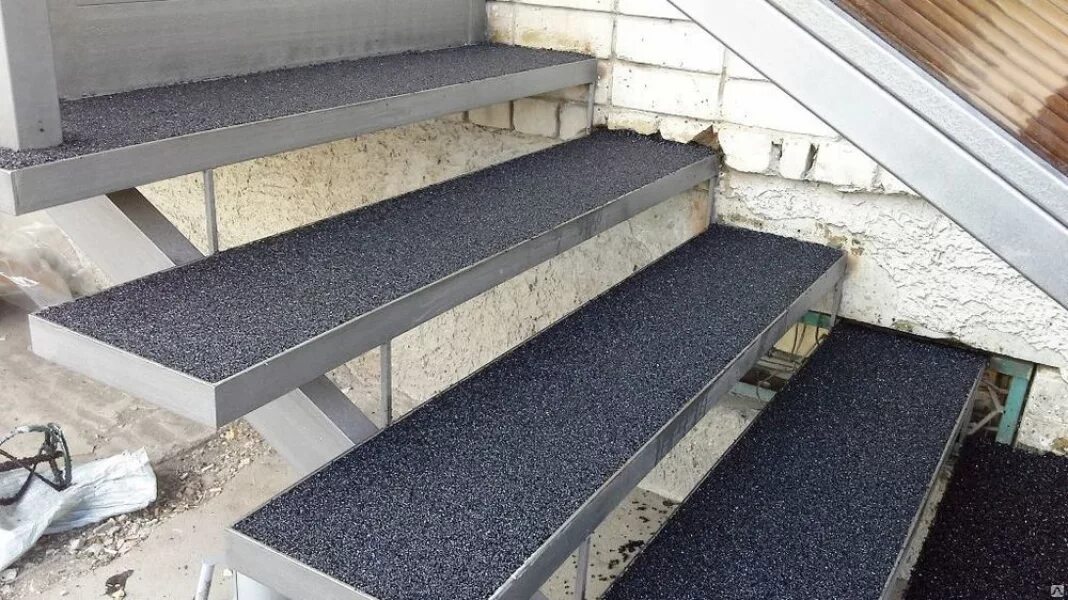 резиновая плитка monolit 30. коврики на ступеньки лестницы. накладки на ступени лестницы леруа мерлен. резиновая плитка st противоскользящая ступень серая 500х500х20 мм. леруа мерлен противоскользящие ступени деревянной лестницы.