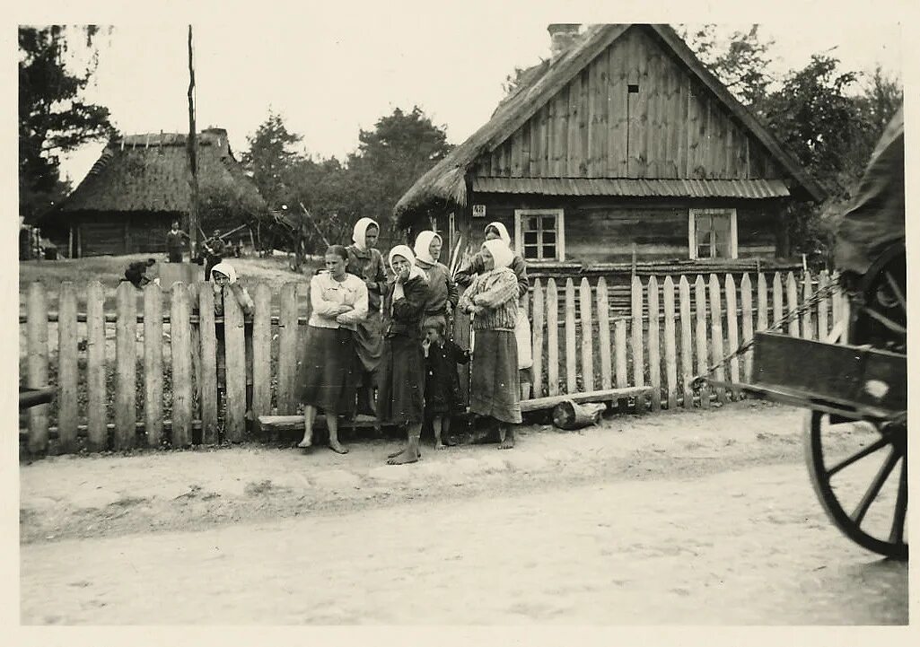 Деревня старина, Белоруссия. Деревни крестьяне 1939 Западная Беларусь. Деревни Белоруссии. Довоенная деревня. Жители деревни организовавшие