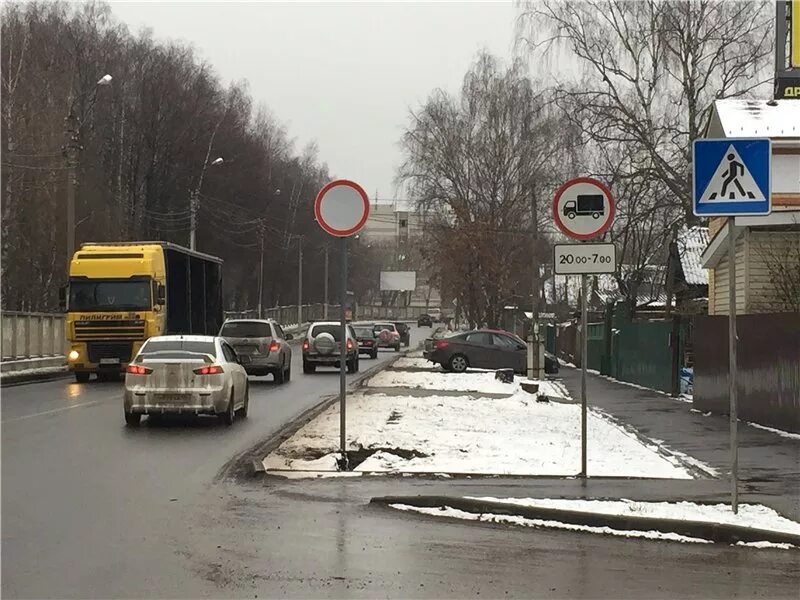 Наказание за проезд под. Дорожный знак въезд запрещен 3.1. Движение запрещено на дороге. Сквозное движение запрещено дорожный знак. Сквозное движение автомобилей.