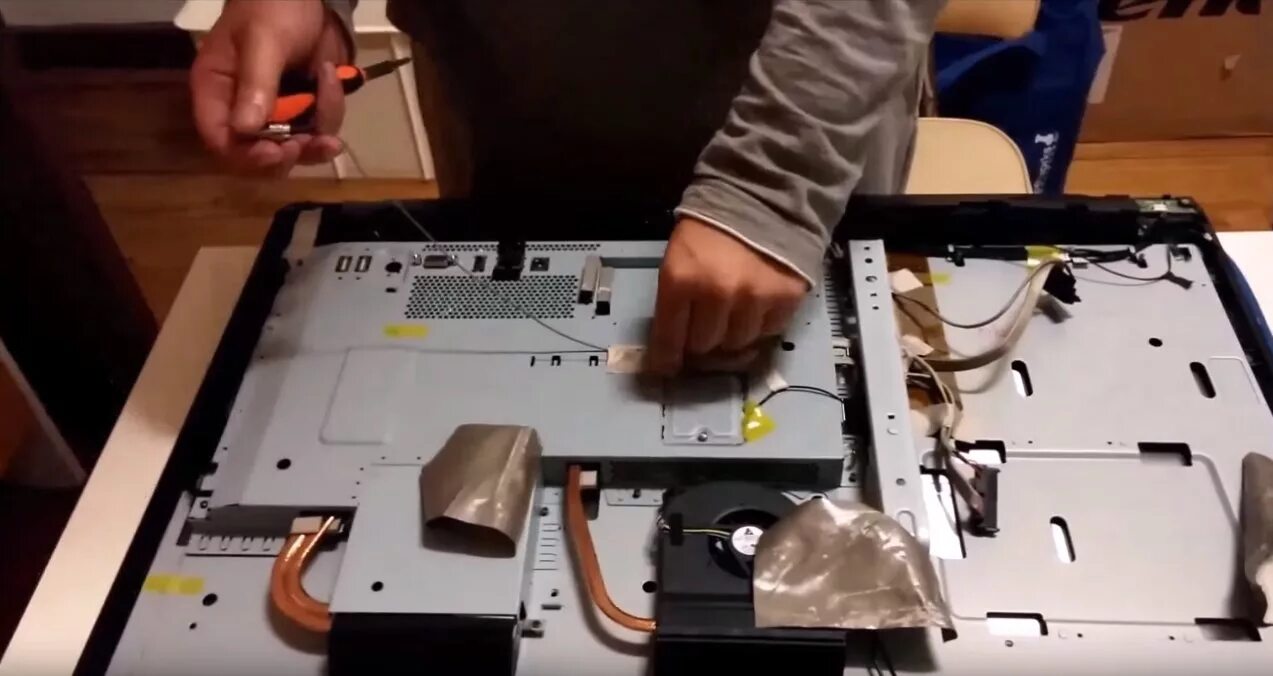 Lenovo c340. Строение моноблока. Ремонт моноблоков. Внутренности моноблока. Моноблок из ноутбука.