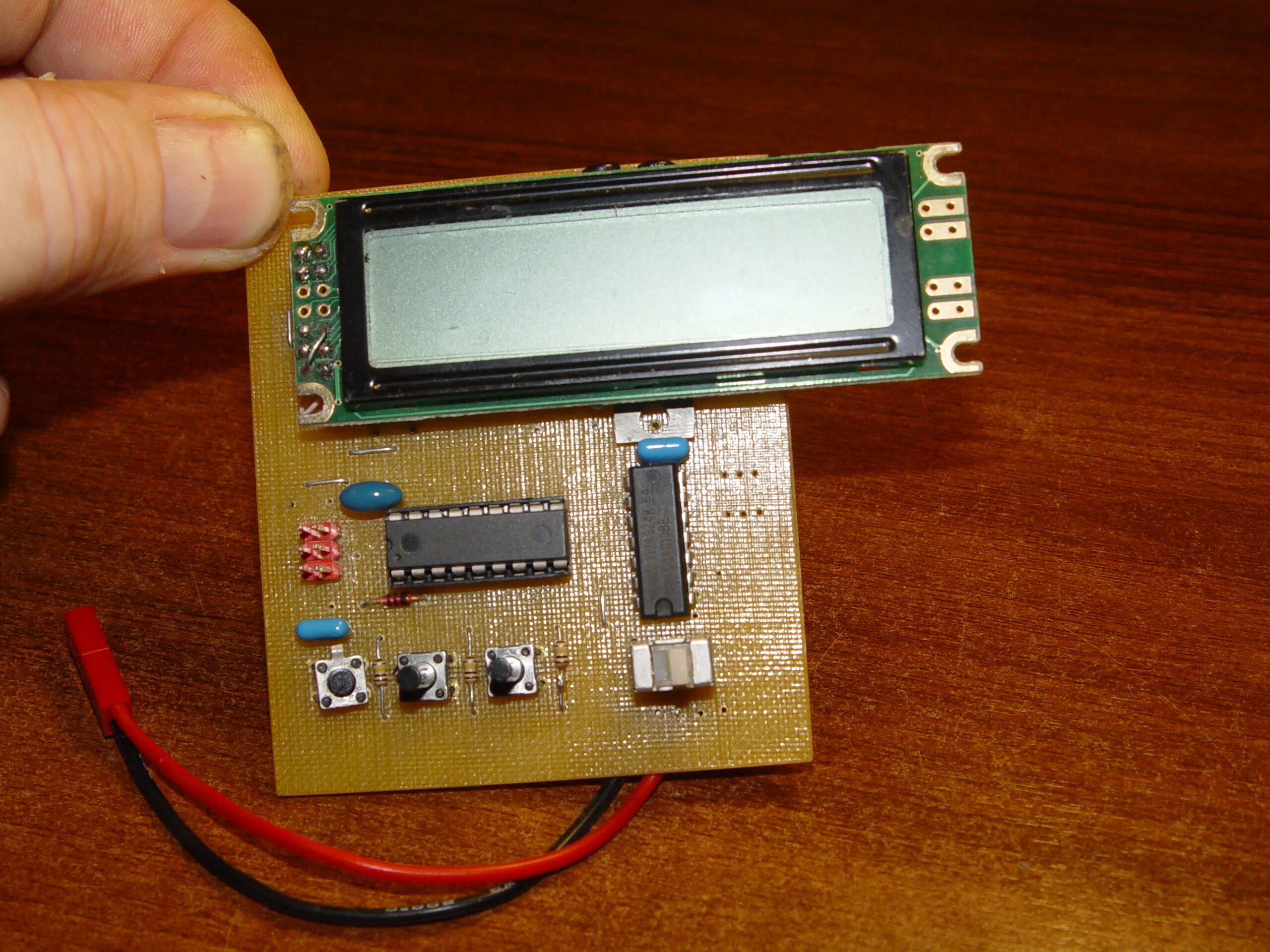 Дисплей ls020 схема осциллографа. Схема подключения mt-16s2h. Схема термостата на микроконтроллере pic16f628a. Зарядное устройство на микроконтроллере atmega8. Частотник на атмега 8.