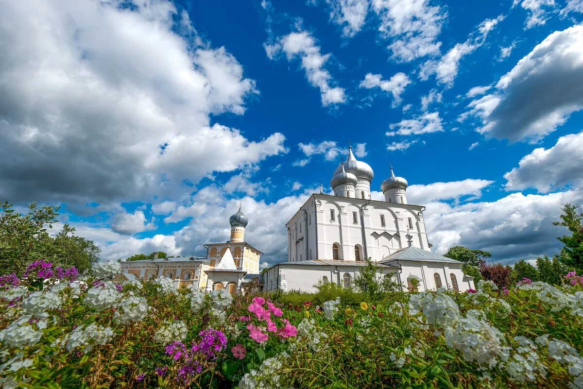 Новгород Варлаамо-Хутынский Спасо-Преображенский монастырь. Варламо Хутынский монастырь. Хутынский монастырь в Великом Новгороде. Варлаамо хутынский монастырь сайт