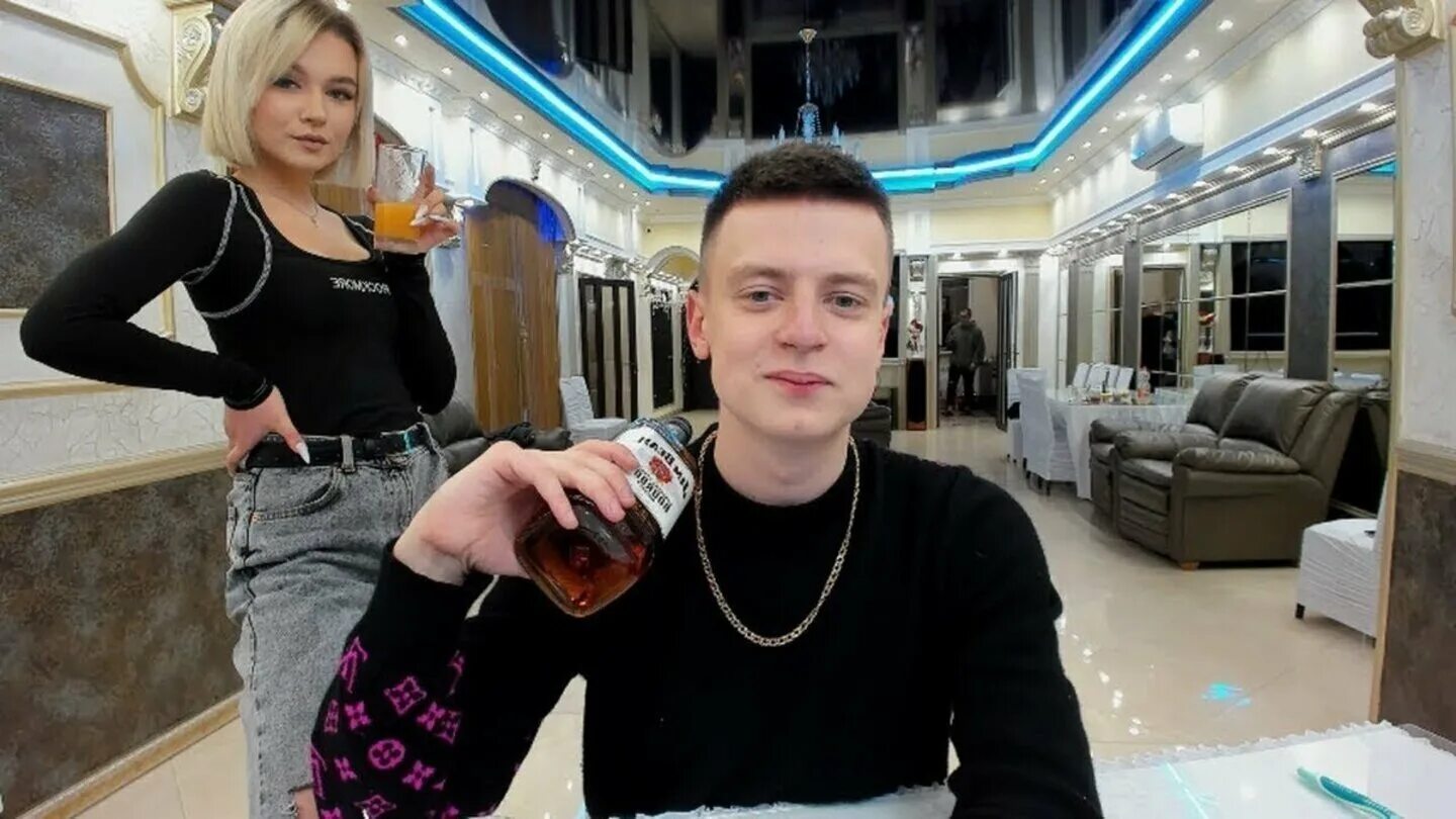 20 млн рублей за один стрим". Как трэш-блогеру Mellstroy удалось построить бизне