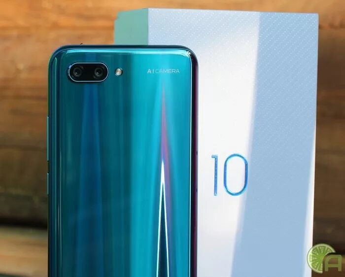 Данные телефона хонор 10. Хонор 10. Хонор 10 цвета. Honor 10 Green. Хонор 10 зеленый.