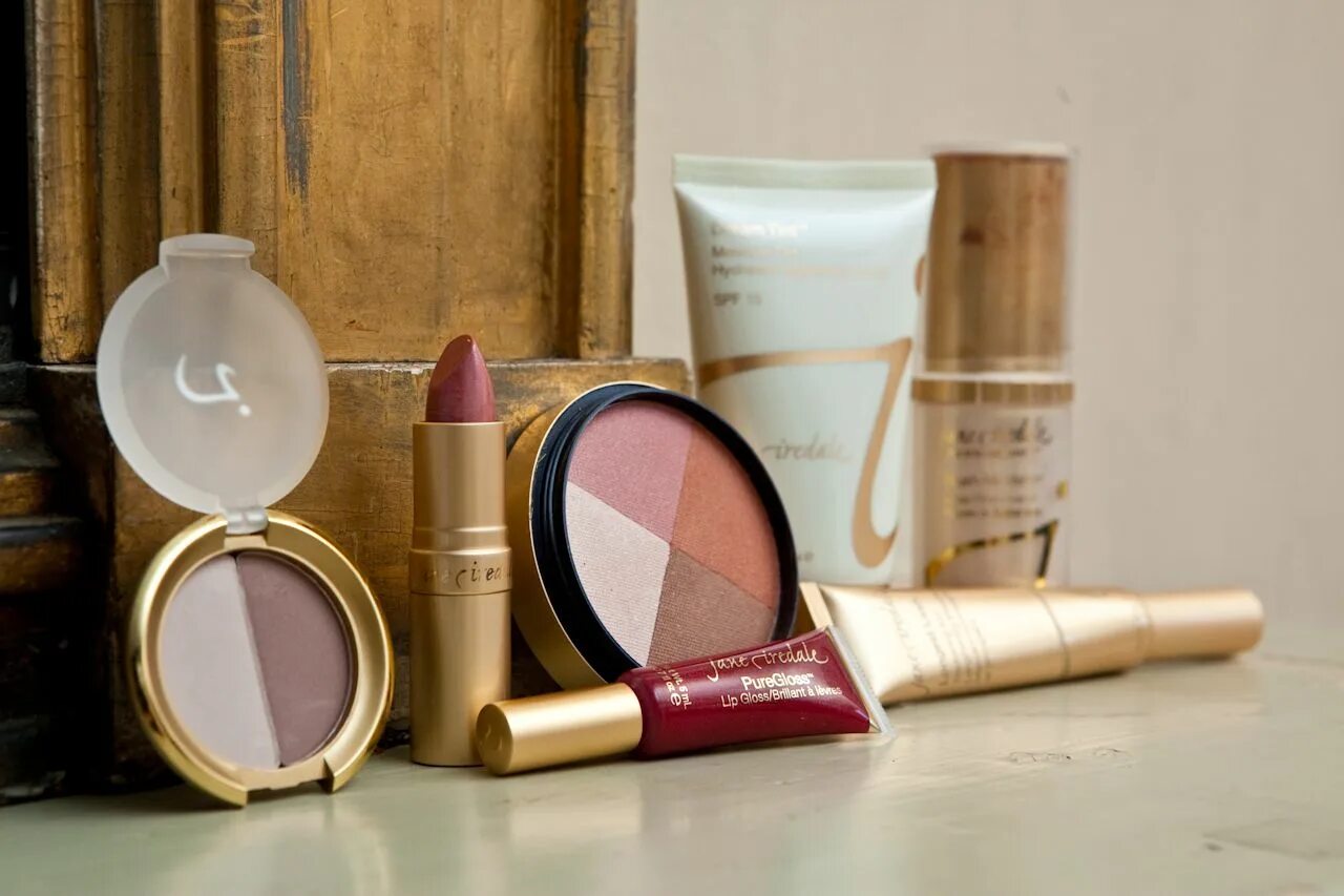 Джейн Иредале косметика. Jane Iredale футляр для пудры. Jane Iredale пудра свотчи. Jane Iredale пудра оттенки.