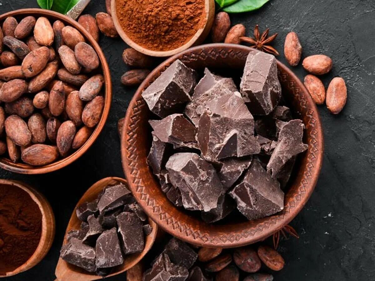 Какао масло и какао тертое рецепт шоколада. Шоколад какао Бобы. Какао шоколад. Какао тертое. Какао масса.