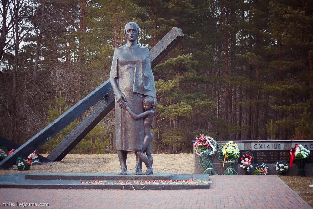 Памятники войны в беларуси. Мемориальный комплекс Дальва. Мемориальный комплекс Дальва в Белоруссии. Мемориал сожженных деревень в Белоруссии Дальва. Хатынь Беларусь Дальва.