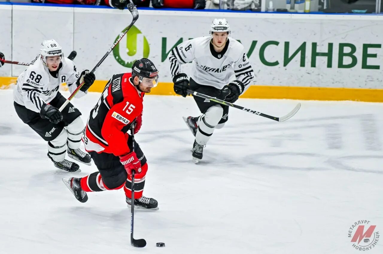 Металлург челмет прогноз. Иван касутин металлург нк. Хоккеист челмета. Адмирал металлург нк 2016. Медаль челмет 2013-2014.