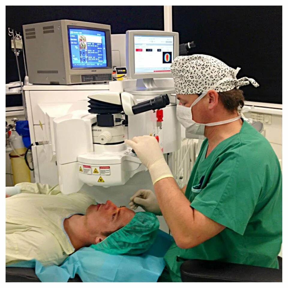 Восстановление после лазерной операции. Операция по коррекции зрения. Лазерная коррекция близорукости. Лазерная операция на глаза.