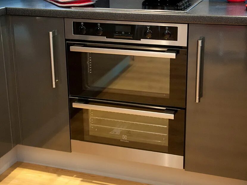 Маленькие встроенные духовки. Плита комбинированная range Cooker hr1956. Духовой шкаф luxdortb4t016050. Встраиваемая плита Bosch индукционная духовой шкаф. Встроенные духовые шкафы и варочные панели.