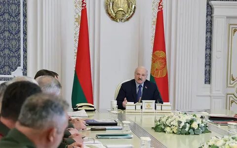 Лукашенко военное положение