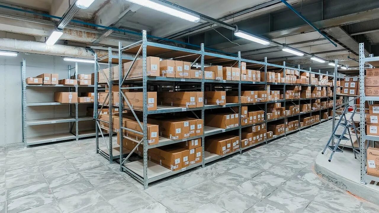 Современные складские помещения. Быстровозводимый склад 60кв. Помещение кладовщика. Сэндвич панели ангар 20 кв. План схема складского помещения.