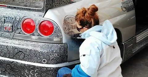 Девушка превращается в машину