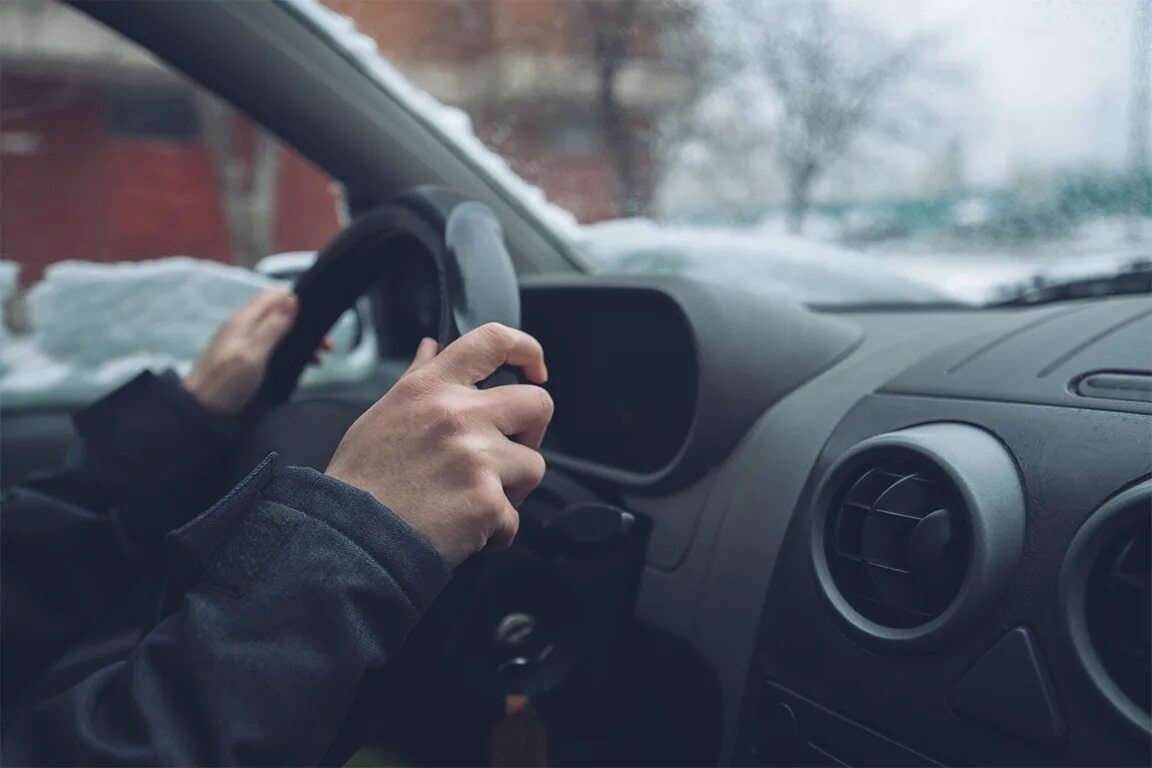 Car Driving зима. Ожидание авто. Таксист возле машины. Фото в машине ночью зимой с девушкой. Cold car