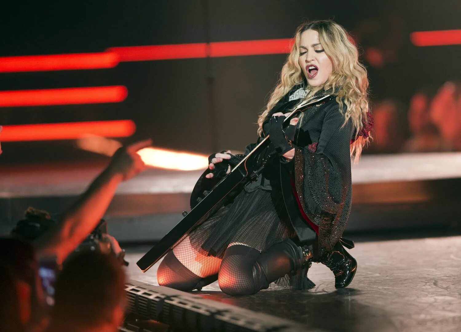 Знаменитости видео сцены. Мадонна певица. Мадонна певица концерт 2021. Madonna - Rebel Heart Tour (2016). Поп певица Мадонна.