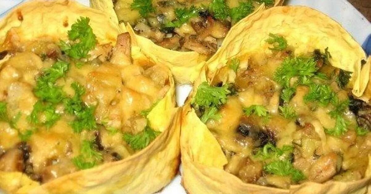 корзиночки с грибами из лаваша. жульен в корзинках из лаваша. жульен с грибами в лаваше духовке. жульен с грибами в лаваше духовке. рулет с курицей и грибами в лаваше.