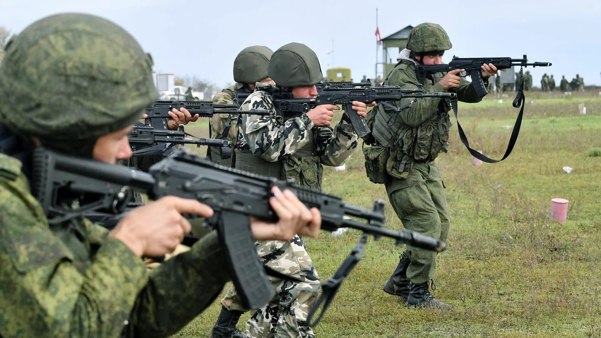 АК 12 Ратник. Экипировка Ратник с АК-12. Солдат Российской армии. Военная подготовка. Мобилизационная сми