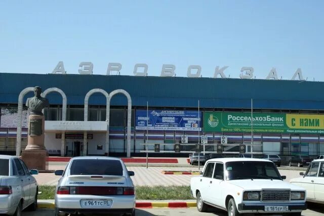 Пять участников беспорядков в аэропорту Махачкалы получили до 10 суток ареста