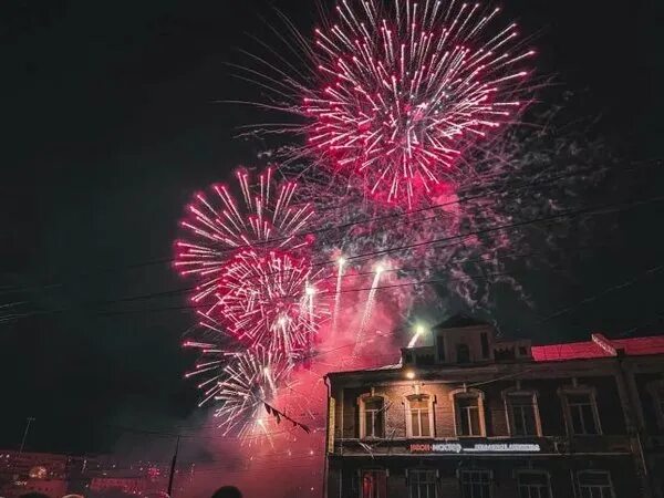 Салют иваново. Иваново салют 9 мая. Фейерверки иваново. Иваново салют 9 мая. Фейерверки иваново.