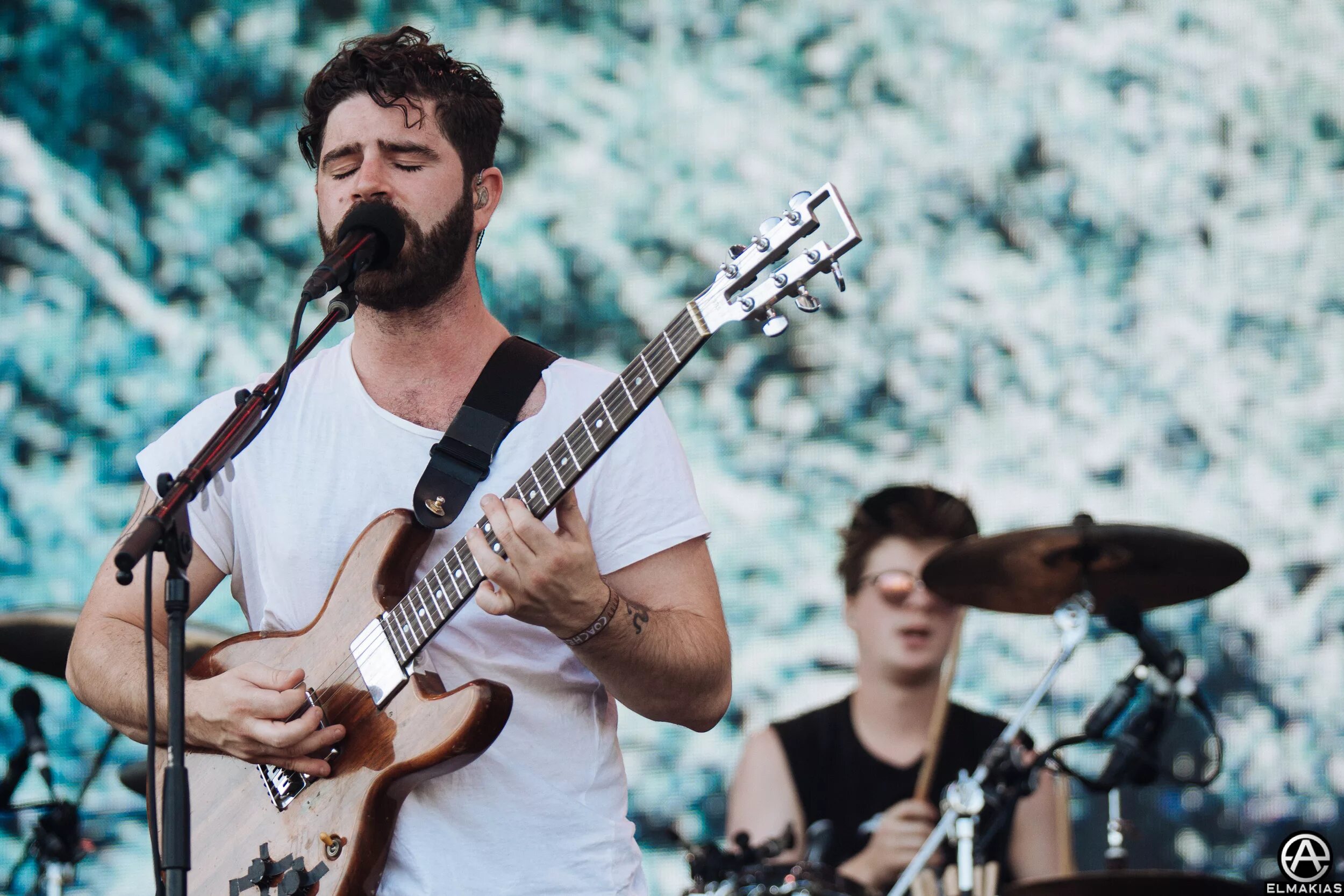 Eric steckel. Новый год в стиле рок гифки. Дед мороз рок н ролл. Дед мороз в стиле рок. Фильм про музыкальную индустрию.